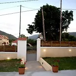 Babis House Villa *